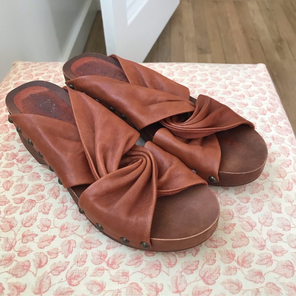 Leather Twist Slide Sandals - Brown